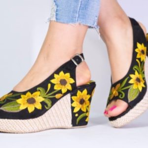 Sandali con zeppa floreali