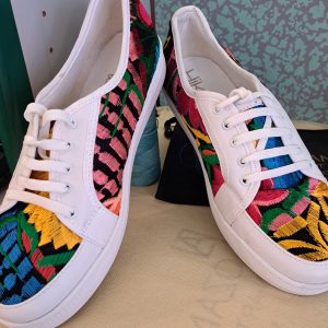scarpe artigianali cucite a mano con fantasia floreale e suola memory foam numero e disegno unico nel suo motivo 39,5