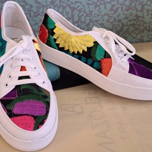 scarpe artigianali cucite a mano con fantasia floreale e suola memory foam modello unico numero 36