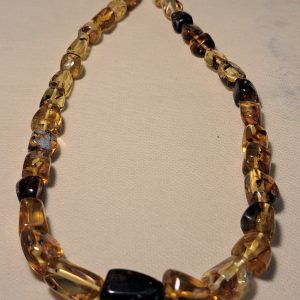 Collier d ambra gialla