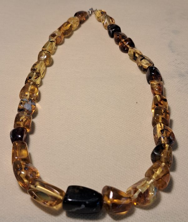 Collier d ambra gialla