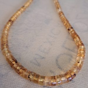 Collier d ambra gialla